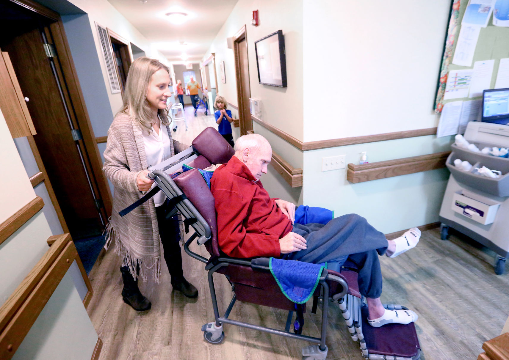 Laurie Thomas pushing father